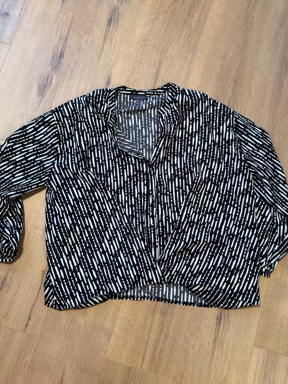 Primark Black & White Printed V-Neck Button Blouse